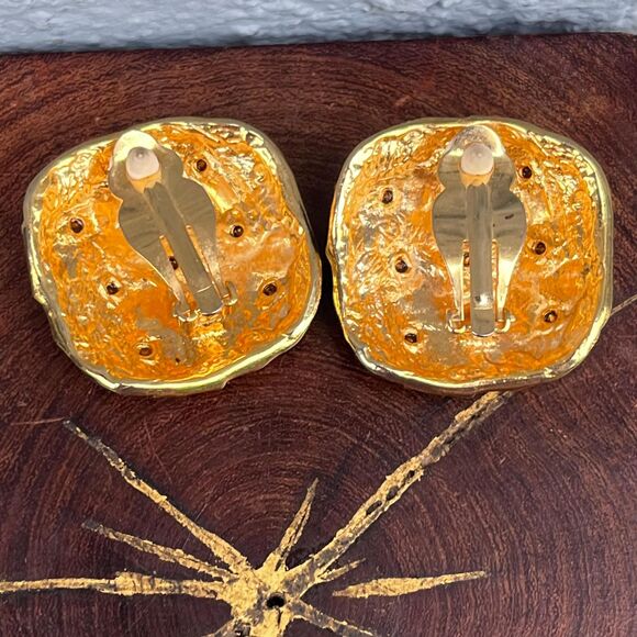 90s Large Black Enamel and Gold Clip On Earring Womens Vintage Statement Jewelry - Picture 6 of 10